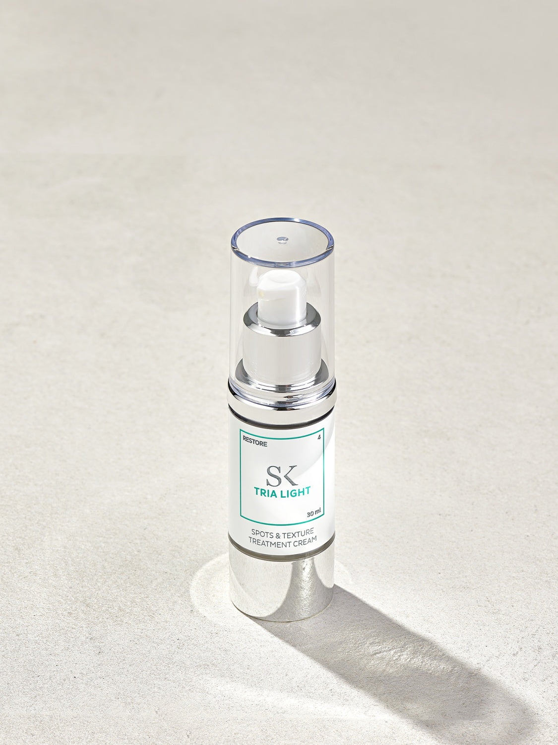 Skintegra Tria Light tretmanska krema protiv akni i komedona sa niacinamidom i još 13 aktivnih sastojaka u bočici